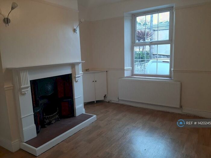 3 Bedroom Semi-Detached House To Rent In Clifton Bank, Rotherham, S60