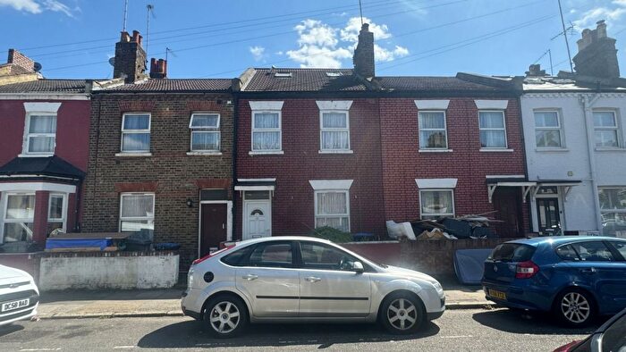 4 Bedroom Terraced House To Rent In Meyrick Road, Willesden, NW10