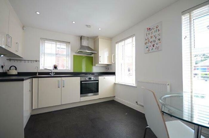 4 Bedroom Town House To Rent In Clover Rise, Woodley, RG5