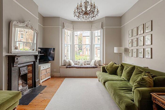 3 Bedroom Semi-Detached House For Sale In Meadowcourt Road, London, SE3