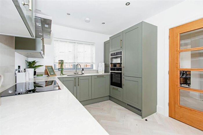 3 Bedroom Detached House For Sale In Brockhills Lane, New Milton, BH25
