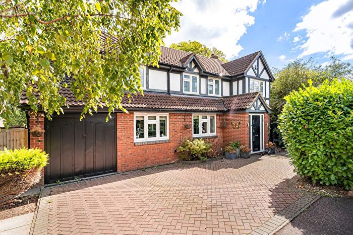 4 Bedroom Detached House For Sale In Kingsland, Potters Bar, EN6