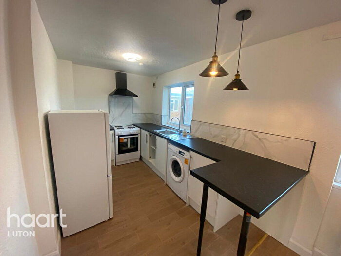 2 Bedroom Maisonette To Rent In Copenhagen Close, Luton, LU3