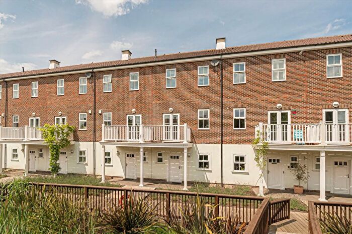 4 Bedroom Property To Rent In Beaumont Drive, Worcester Park, KT4