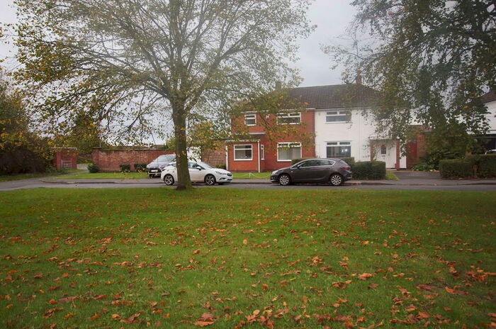 3 Bedroom Semi-Detached House To Rent In Sutton Way, Ellesmere Port, CH65