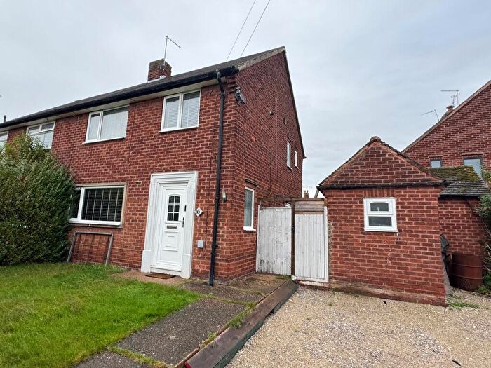 3 Bedroom Semi-Detached House For Sale In Kipling Close, Worksop, S81