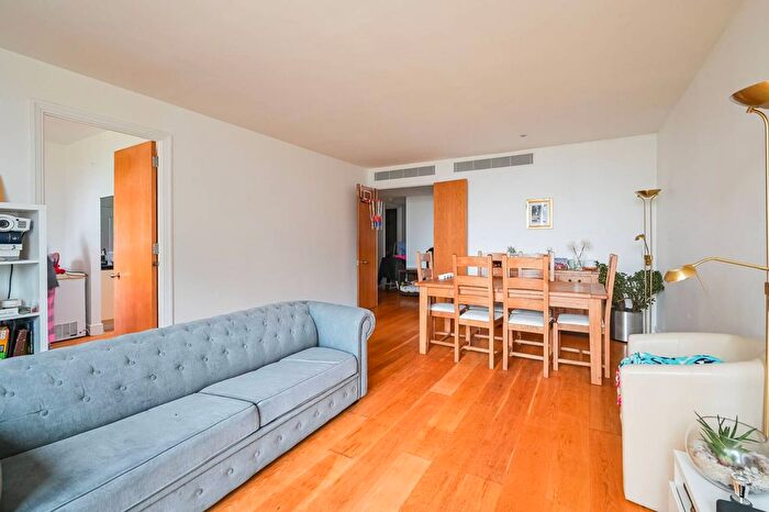 3 Bedroom Flat For Sale In Eaton House, Canary Wharf, London, E14