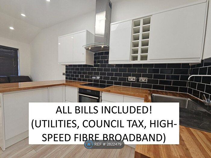 1 Bedroom Flat To Rent In Waterloo Crescent, Wokingham, RG40