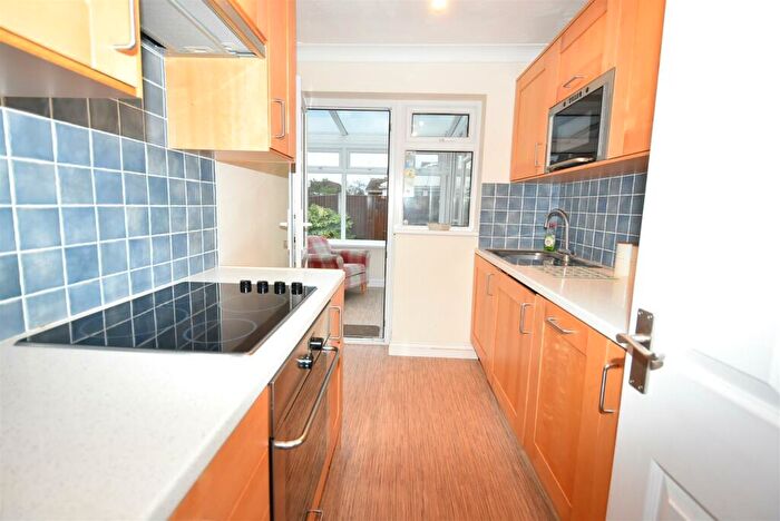 1 Bedroom Detached Bungalow For Sale In Odessa Road, Canvey Island, SS8