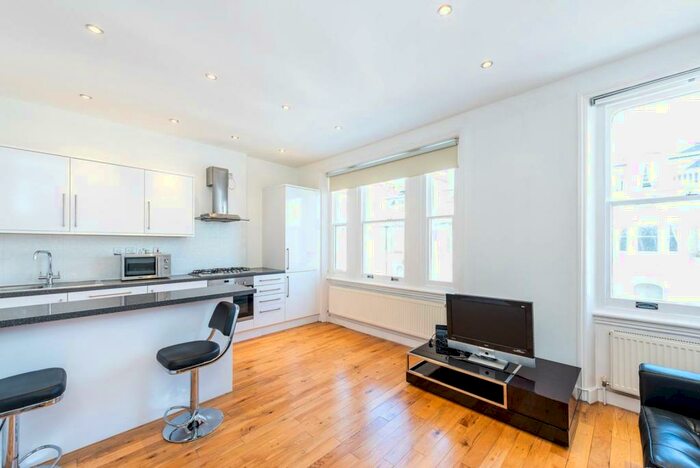 1 Bedroom Flat To Rent In Westgate Terrace, Chelsea, London, SW10