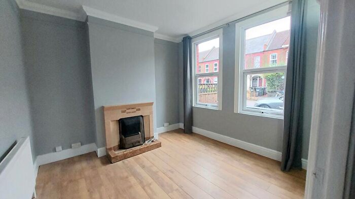 1 Bedroom Flat To Rent In Kettlebaston Road, Leyton, E10