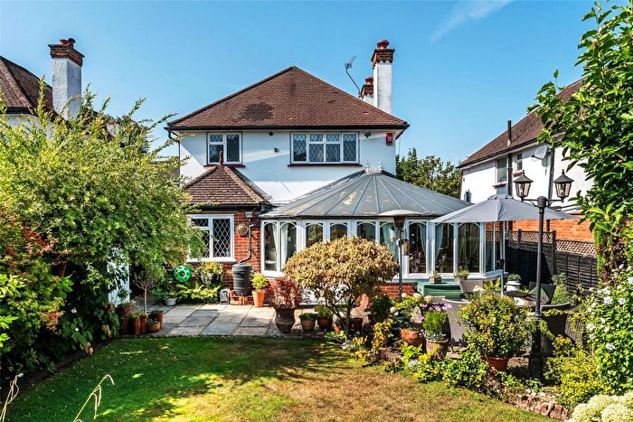 3 Bedroom Detached House For Sale In Homelands, Leatherhead, Surrey, KT22