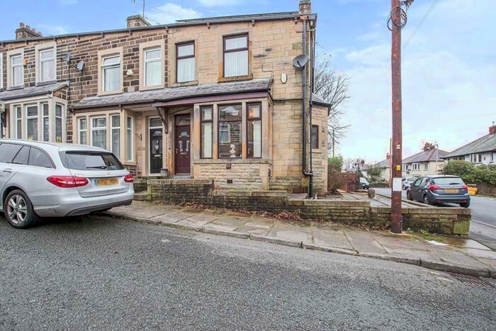 3 Bedroom End Of Terrace House To Rent In Hawthorne Road, Burnley, Lancashire, BB11