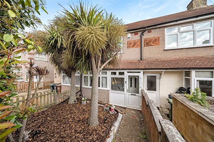 3 Bedroom Terraced House For Sale In Ashen Drive, Dartford, DA1