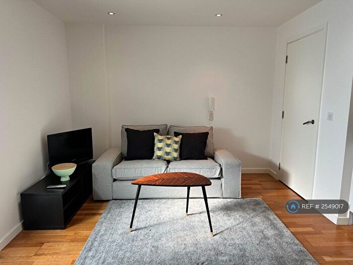 1 Bedroom Flat To Rent In The Gateway North, Leeds, LS9