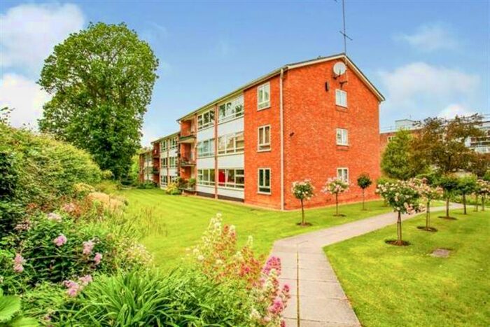 3 Bedroom Flat To Rent In Paddockhall Road, Haywards Heath, RH16