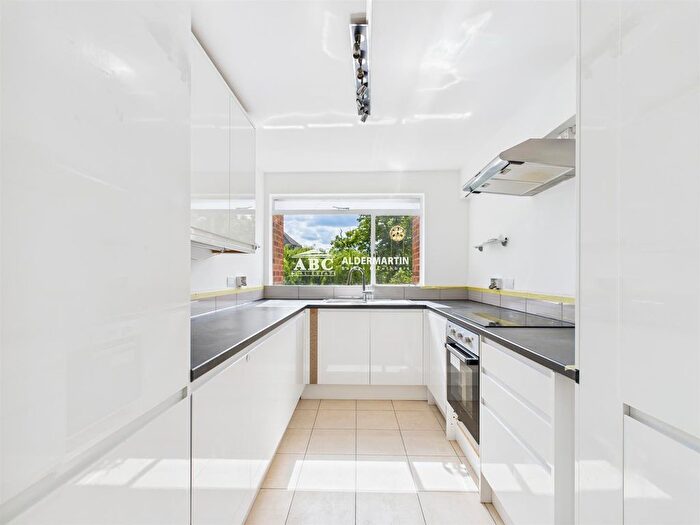 2 Bedroom Flat To Rent In Woodlands, London, NW11