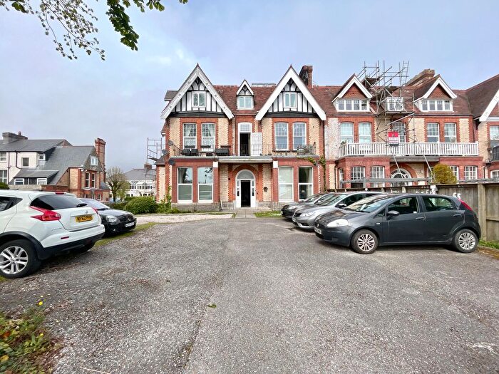 1 Bedroom Flat To Rent In Queens Gate, Plymouth, PL4