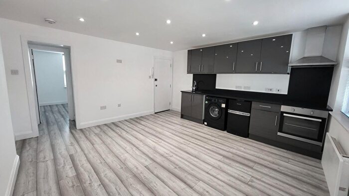 1 Bedroom Flat To Rent In George Lane, London, E18