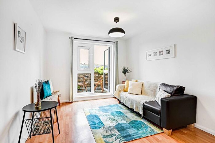 1 Bedroom Flat To Rent In South Lambeth Road, London, SW8