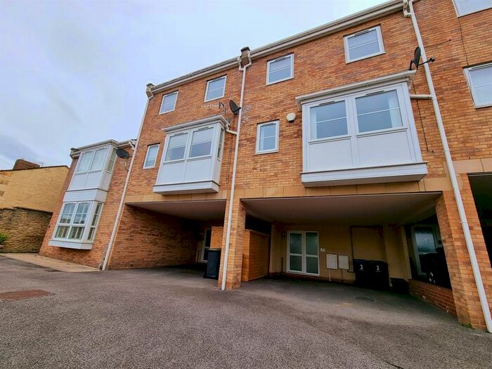 3 Bedroom Town House To Rent In Highgate Mews, Blackhill, Consett, DH8