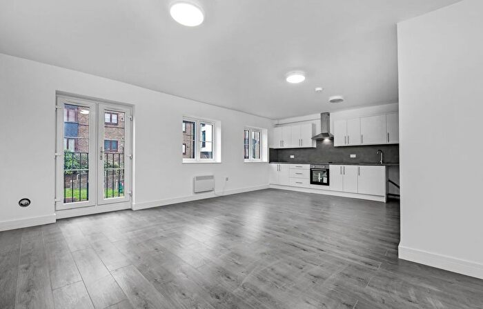 1 Bedroom Flat To Rent In Luton Road, Harnam Court, ME4