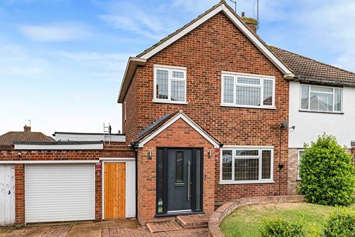 4 Bedroom Semi Detached House For Sale In Tyron Way, Sidcup, DA14