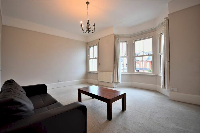 3 Bedroom Flat To Rent In Lordship Lane, East Dulwich SE22