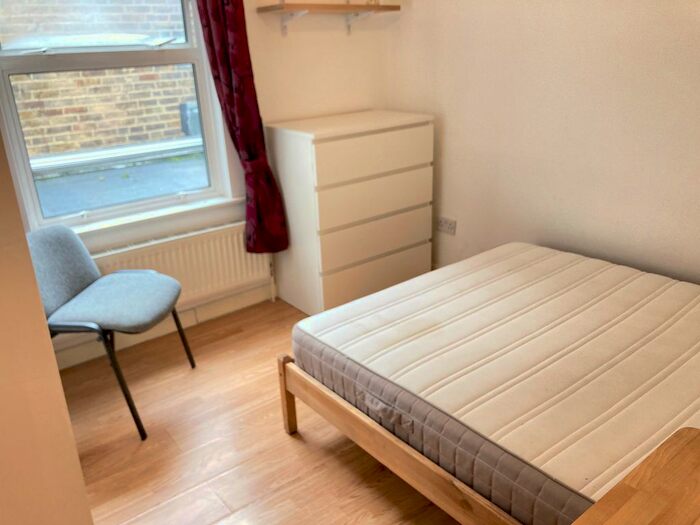 Studio To Rent In Very Near St Marys Church Area, Ealing Broadway South, W5