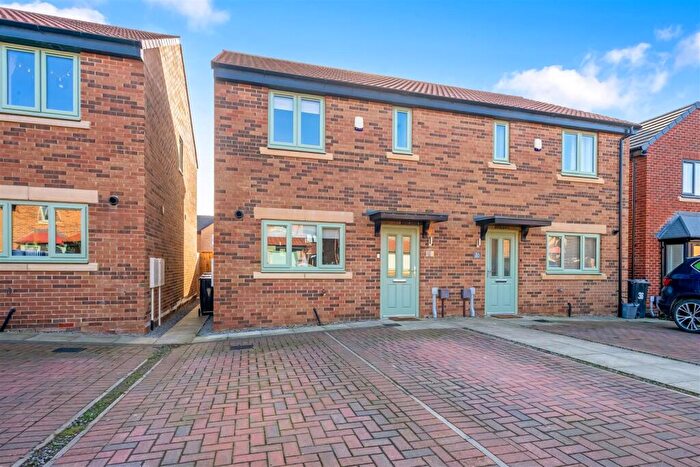 3 Bedroom Semi-Detached House For Sale In Browdie Road, Darlington, DL2