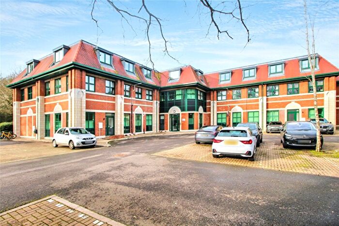 2 Bedroom Flat For Sale In Minley Road, Fleet, Hampshire, GU51