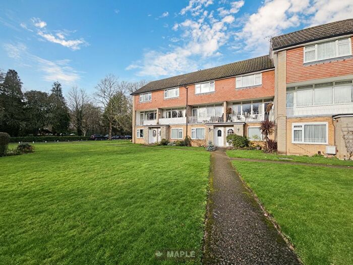 2 Bedroom Maisonette For Sale In Milton Road, Hillingdon, UB10