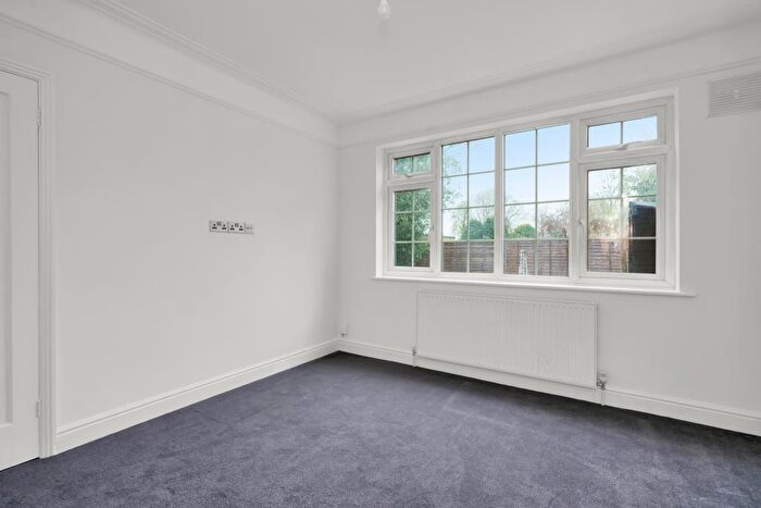 2 Bedroom Apartment To Rent In Castleview Road, Weybridge, Surrey, KT13