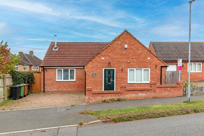 2 Bedroom Detached Bungalow For Sale In Lea Way, Wellingborough, NN8