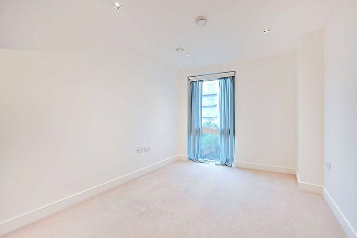 3 Bedroom Flat To Rent In The Kew Bridge Apartments, Kew Bridge, London, TW8