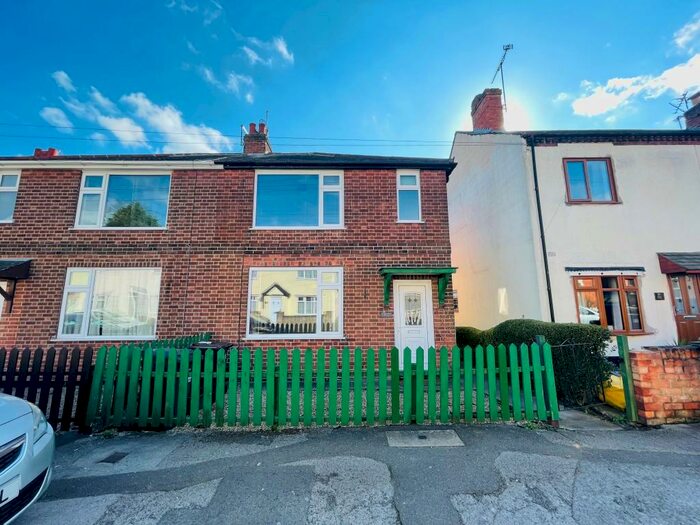 3 Bedroom House To Rent In Carnarvon Grove, Nottingham, NG4