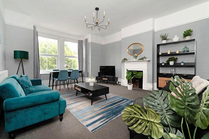 2 Bedroom Flat For Sale In Chadwick Road, Upper Leytonstone, E11