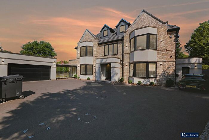 5 Bedroom Detached House For Sale In Freeman Way, Emerson Park, Hornchurch, RM11