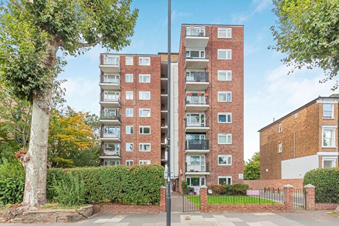 2 Bedroom Flat For Sale In Goldhawk Road, Shepherds Bush, W12