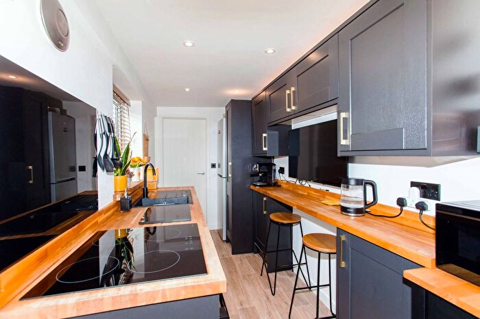 3 Bedroom Terraced House For Sale In Selwyn Street, Bolsover, S44