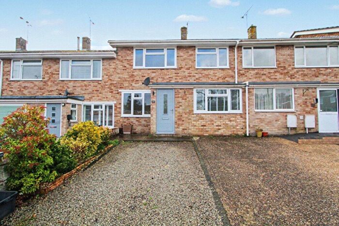 3 Bedroom Terraced House To Rent In Clare Gardens, Petersfield, Hampshire, GU31