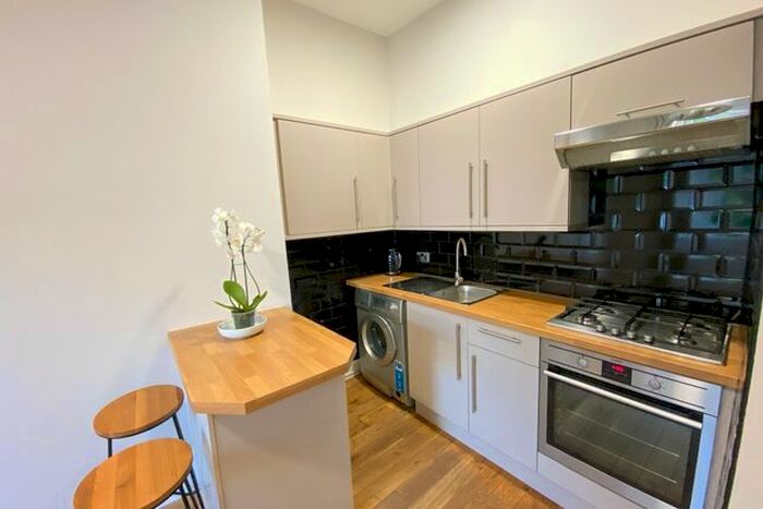 1 Bedroom Flat To Rent In Cambusnethan Street, Abbeyhill, Edinburgh, EH7