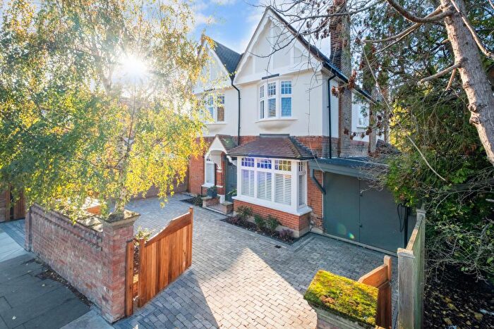 6 Bedroom Detached House For Sale In Wantage Road, London, SE12