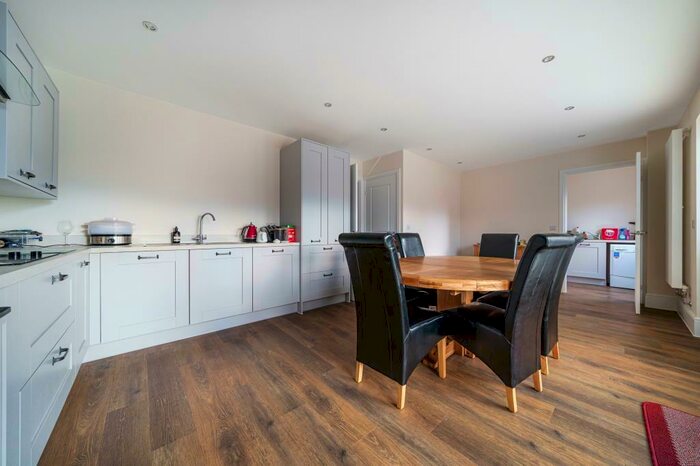 3 Bedroom Detached House For Sale In Banbury, Oxfordshire, OX16