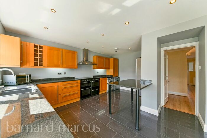 5 Bedroom Property To Rent In Longmore Avenue, New Barnet, Barnet, EN5