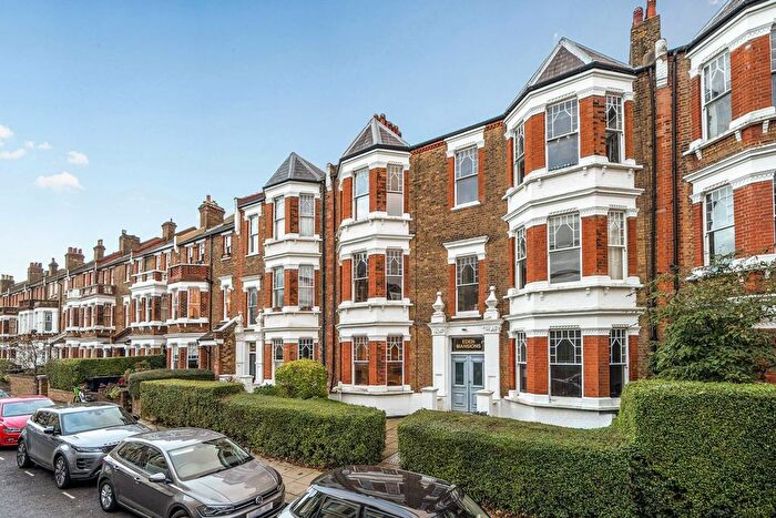 3 Bedroom Flat To Rent In Gondar Gardens, West Hampstead, London, NW6