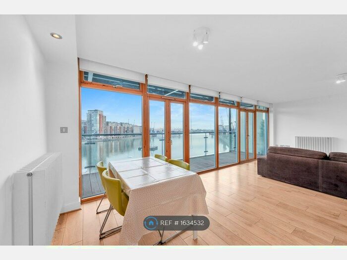 2 Bedroom Flat To Rent In Western Beach Apartments, London, E16