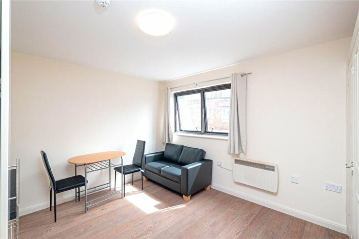 Apartment To Rent In Hornsey Road, Holloway, London, N7