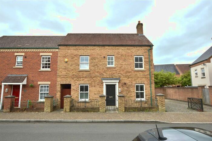 3 Bedroom Semi-Detached House To Rent In Fernacre Road, Wichelstowe, Swindon, SN1