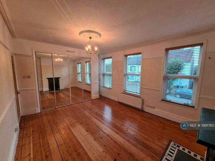 6 Bedroom Semi-Detached House To Rent In Sydenham Road, Croydon, CR0